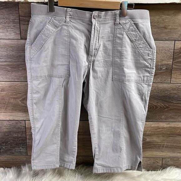 LEE Relaxed Fit Mid Rise Ladies Capri Cargo Style Pants Size 16 Medium Taupe - Picture 1 of 6